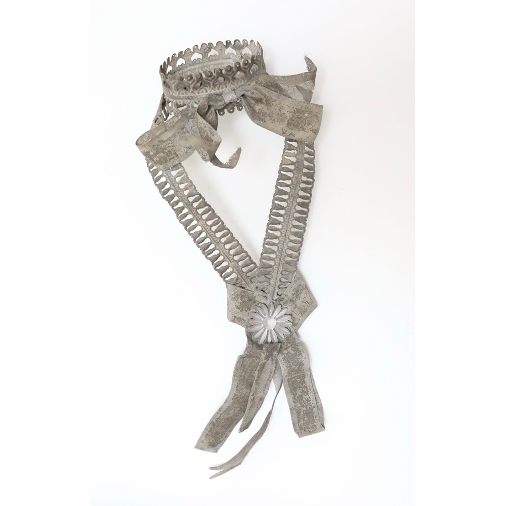 Vintage Gray Metal Mesh Ribbons & Bows Wall Hangings Vintage Farmhouse Collar